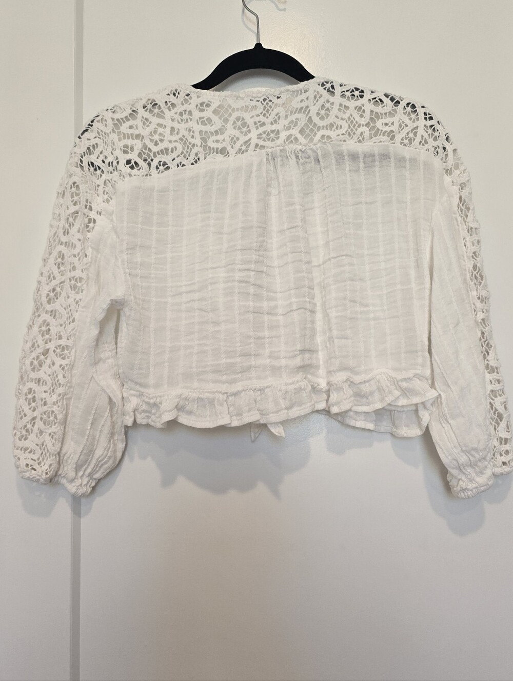 American Eagle Outfitters Crochet White Lace Trim Tie-Front Cropped Top - Picture 3 of 7